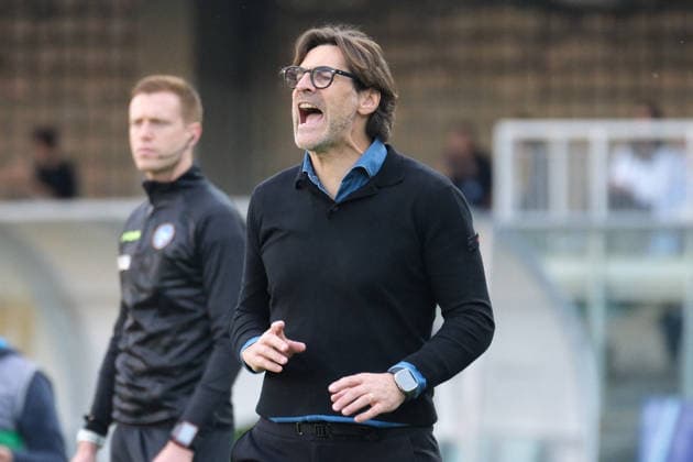 CALCIO - Serie A - Hellas Verona FC vs ACF Fiorentina Paolo Vanoli, head coach of ACF Fiorentina during the soccer match between Hellas Verona FC and ACF Fiorentina, MD31 of Serie A Enilive Italian soccer championship 2025 2026 at Marcantonio Bentegodi Stadium on April 4, 2026, Verona, Italy. Verona Italy  Copyright: xIPAxSport ABACAx