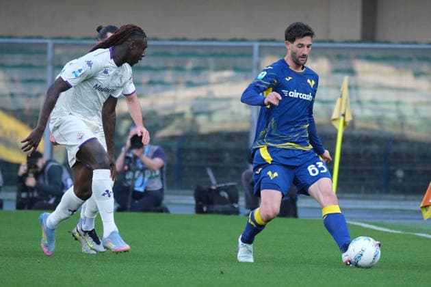 Roberto Gagliardini of Hellas Verona FC carries the ball during the soccer match between Hellas Verona FC and ACF Fiorentina, MD31 of Serie A Enilive Italian soccer championship 2025 2026 at Marcantonio Bentegodi Stadium on April 4, 2026, Verona, Italy.  Copyright: xRobertoxTommasini IPAxSportx xipa-agency.netx xx IPA_73753231 IPA_Agency_IPA73753231