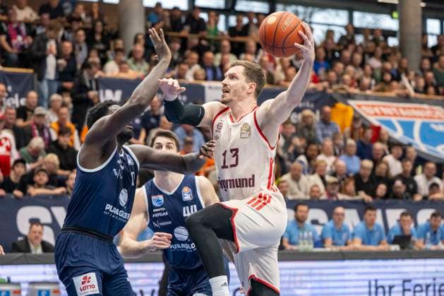 EasyCredit Basketball Bundesliga 2025 2026 Syntainics MBC vs FC Bayern Munich Basketball Weissenfels, Germany 04 April 2026 In the picture from left Khyri Thomas Weissenfels , Jure Planinic Weissenfels and Andreas Obst Muenchen Weissenfels Stadthalle Weissenfels Sachsen Anhalt Germany