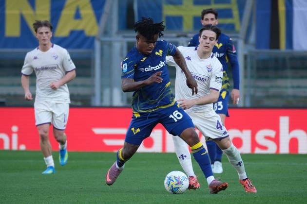 Gift Orban of Hellas Verona FC contrasted by Nicolo Fagioli of ACF Fiorentina during the soccer match between Hellas Verona FC and ACF Fiorentina, MD31 of Serie A Enilive Italian soccer championship 2025 2026 at Marcantonio Bentegodi Stadium on April 4, 2026, Verona, Italy.  Copyright: xRobertoxTommasini IPAxSportx xipa-agency.netx xx IPA_73753250 IPA_Agency_IPA73753250