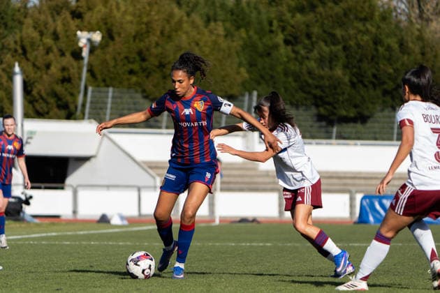 Switzerland AXA Women s Super League FC Basel vs Servette FC ChÃªnois FÃ minin, Leichtathletikstadion, Basel Coumba Louisa Sow 18 FC Basel and Cristina Libran Cristina Libran 14 Servette FC ChÃªnois Copyright: xMelinaxFeldges xSteinsiek.chx