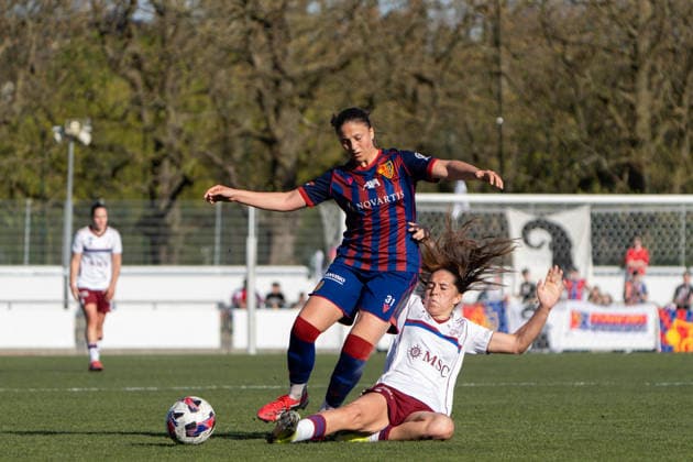 Switzerland AXA Women s Super League FC Basel vs Servette FC Chênois Fínin, Leichtathletikstadion, Basel Una Rankic 31 FC Basel and Amina Muratovic 23 Servette FC Chênois Copyright: xMelinaxFeldges xSteinsiek.chx