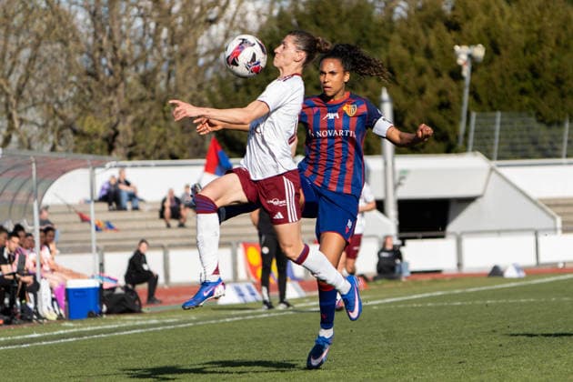 Switzerland AXA Women s Super League FC Basel vs Servette FC ChÃªnois FÃ minin, Leichtathletikstadion, Basel Ana Jelencic 18 Servette FC ChÃªnois and Coumba Louisa Sow 18 FC Basel Copyright: xMelinaxFeldges xSteinsiek.chx