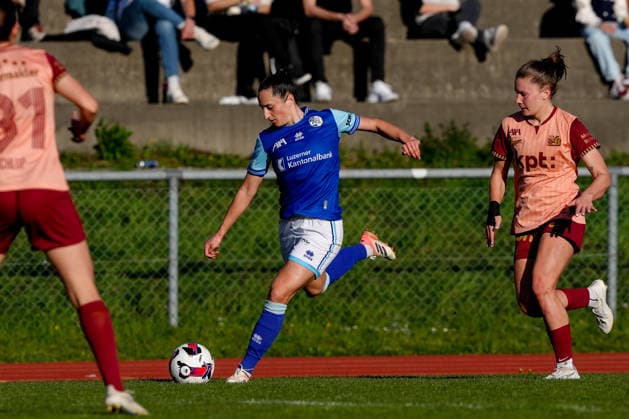 Switzerland AXA Women s Super League 2025 26, FC Lucerne vs BSC YB Women Hubelmatt, Lucerne Cristina Carp 28 FCL vs Emilie Bernhardt 25 YB Women Copyright: xKjetilxWaberx