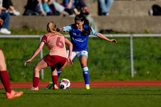 Switzerland AXA Women s Super League 2025 26, FC Lucerne vs BSC YB Women Hubelmatt, Lucerne Michele Schnider 6 FCL vs Andrea Schenk 6 YB Women Copyright: xKjetilxWaberx