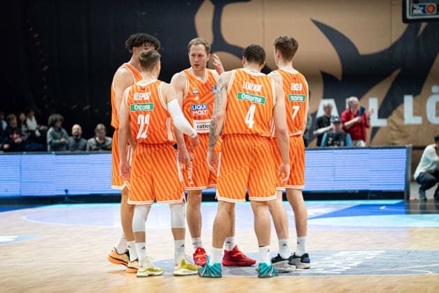 Christian Sengfelder No 43 ratiopharm Ulm Thomas Klepeisz No 22 ratiopharm Ulm Christopher Ledlum No 4 ratiopharm Ulm Tobias Jensen No 7 ratiopharm Ulm before the game GER, Basketball Loewen Braunschweig vs ratiopharm Ulm, Basketball, easyCredit BBL, Week 28, Season 2025 26, 04 04 2026 GER, Basketball Loewen Braunschweig vs ratiopharm Ulm, Basketball, easyCredit BBL, Week 28, Season 2025 26, 04 04 2026 Braunschweig Copyright: xEibner-Pressefoto DanielxREINELTx EP_DRT