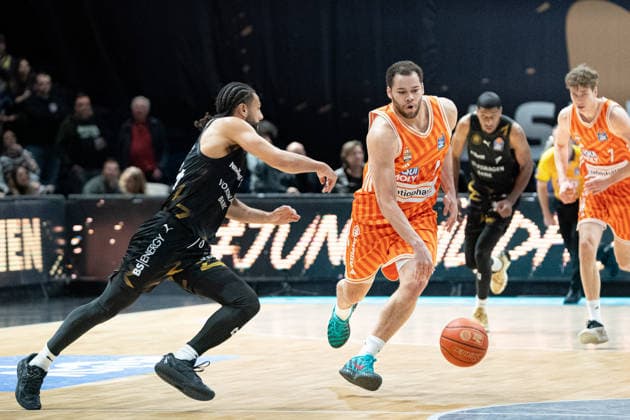 Christopher Ledlum Nr 4 ratiopharm Ulm vs Kaza Kajami Keane Nr 24 Basketball Loewen Braunschweig GER, Basketball Loewen Braunschweig vs ratiopharm Ulm, Basketball, easyCredit BBL, Week 28, Season 2025 26, 04 04 2026 GER, Basketball Loewen Braunschweig vs ratiopharm Ulm, Basketball, easyCredit BBL, Week 28, Season 2025 26, 04 04 2026 Braunschweig Copyright: xEibner-Pressefoto DanielxREINELTx EP_DRT
