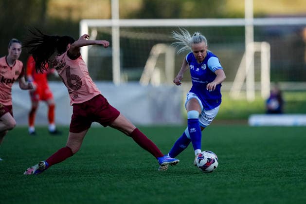 Switzerland AXA Women s Super League 2025 26, FC Lucerne vs BSC YB Women Hubelmatt, Lucerne Jennie Marie Egeriis 17 FCL vs Laura Frey 26 YB Women Copyright: xKjetilxWaberx