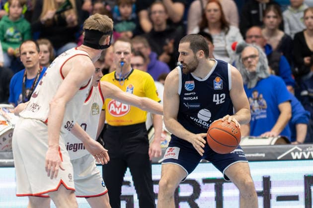 Niels Giffey FCBB, 5 , Nenad Dimitrijevic FCBB, 0 , Nemanja Djurisic MBC, 42 , Syntainics MBC vs FC Bayern Muenchen Basketball, Basketball, 1 Bundesliga, Men, 28 Matchday, Season 2025 26, 04 04 2026 Weißenfels Stadthalle Sachsen Anhalt Germany
