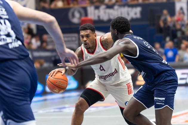 Xavier Rathan Mayes FCBB, 4 , Khyri Thomas MBC, 0 , Syntainics MBC vs FC Bayern Muenchen Basketball, Basketball, 1 Bundesliga, Men, 28 Matchday, Season 2025 26, 04 04 2026 Weißenfels Stadthalle Sachsen Anhalt Germany