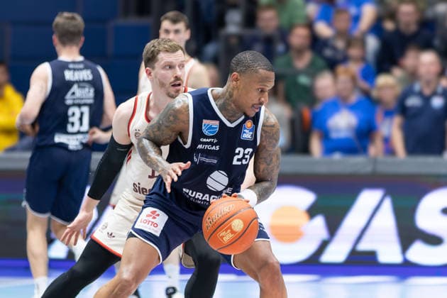 Andreas Obst FCBB, 13 , Charles Callison MBC, 23 , Syntainics MBC vs FC Bayern Muenchen Basketball, Basketball, 1 Bundesliga, Men, 28 Matchday, Season 2025 26, 04 04 2026 Weißenfels Stadthalle Sachsen Anhalt Germany
