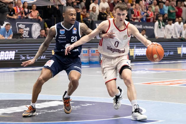 EasyCredit Basketball Bundesliga 2025 2026 Syntainics MBC vs FC Bayern Munich Basketball Weissenfels, Germany 04 April 2026 In the picture from left Charles Callison Weissenfels and Neno Dimitrijevic Muenchen Weissenfels Stadthalle Weissenfels Sachsen Anhalt Germany