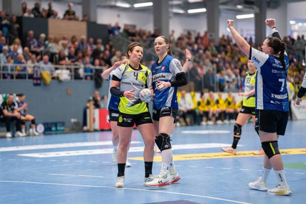 HSG Blomberg Lippe GER vs Borussia Dortmund GER , Handball, 1 Handball Bundesliga Women, 22 Matchday, 4 4 2026, Season 2025 2026, Blomberg Alina Grijseels Borussia Dortmund, 04 after the duel with Nieke Kuehne HSG Blomberg Lippe, 09 Blomberg Sporthalle an der Ulmenallee Germany
