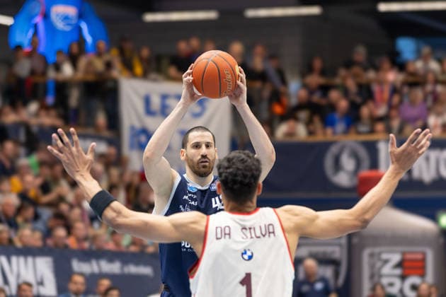 Nemanja Djurisic MBC, 42 , Oscar da Silva FCBB, 1 , Syntainics MBC vs FC Bayern Muenchen Basketball, Basketball, 1 Bundesliga, Men, 28 Matchday, Season 2025 26, 04 04 2026 Weißenfels Stadthalle Sachsen Anhalt Germany