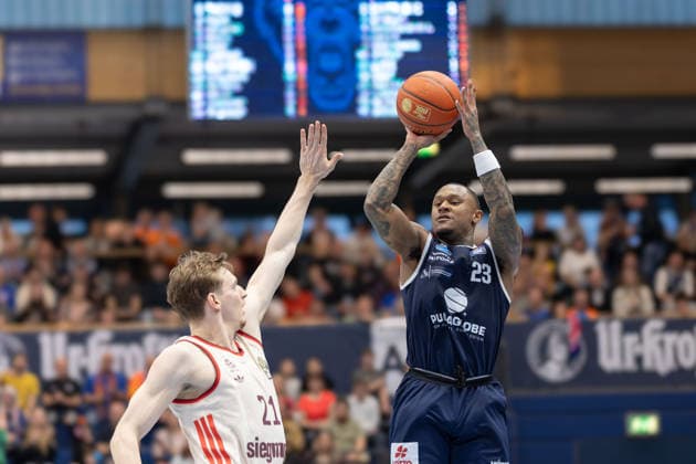 Justus Hollatz FCBB, 21 , Charles Callison MBC, 23 , Syntainics MBC vs FC Bayern Muenchen Basketball, Basketball, 1 Bundesliga, Men, 28 Matchday, Season 2025 26, 04 04 2026 Weißenfels Stadthalle Sachsen Anhalt Germany