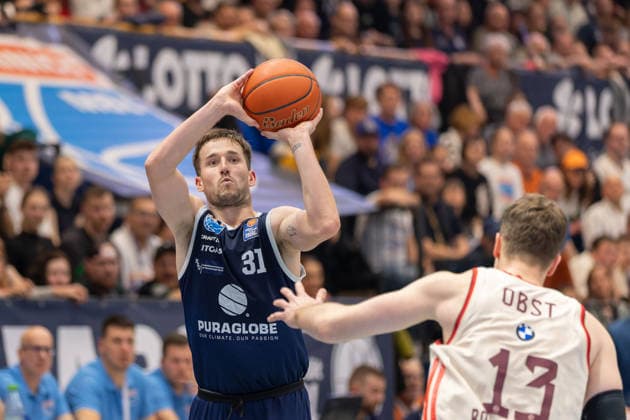 Spencer Reaves MBC, 31 , Andreas Obst FCBB, 13 , Syntainics MBC vs FC Bayern Muenchen Basketball, Basketball, 1 Bundesliga, Men, 28 Matchday, Season 2025 26, 04 04 2026 Weißenfels Stadthalle Sachsen Anhalt Germany