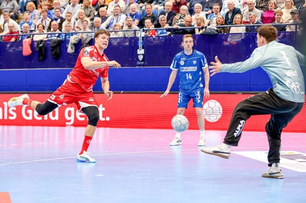 04 04 2026, xsscx, Handball, HBL, TBV Lemgo Lippe MT Melsungen, Season 2025 2026 Men, PHOENIX CONTACT arena Aaron Mensing MT Melsungen 33 throwing Photo xSandraxScherningxPressefotoKochx North Rhine-Westphalia Germany