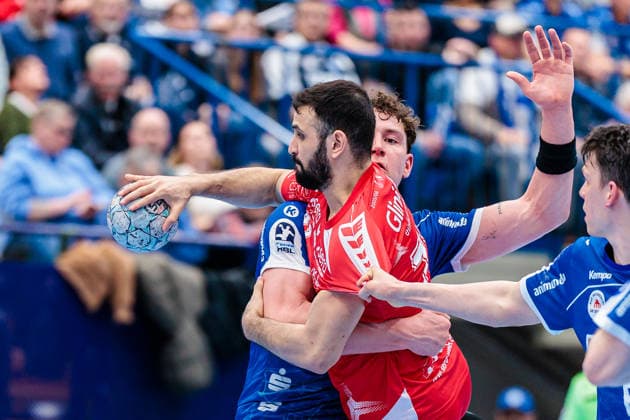 f l Joel Willecke TBV Lemgo Lippe, 24 , Mohamed Amine Darmoul MT Melsungen, 71 GER, TBV Lemgo Lippe vs MT Melsungen, Handball, 1 Bundesliga, Matchday 27, Season 2025 2026, 04 04 2026 GER, TBV Lemgo Lippe vs MT Melsungen, Handball, 1 Bundesliga, Matchday 27, Season 2025 2026, 04 04 2026 Lemgo Copyright: xEibner-Pressefoto JanxRollingerx EP_JSK