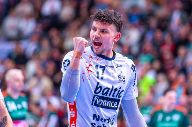 Marko GrgiÄ‡ SG Flensburg Handewitt, No. 17 v l , TSV Hannover Burgdorf green against SG Flensburg Handewitt white on matchday 27 of the 2025 2026 season in the DAIKIN Handball Bundesliga 04 04 2026, ZAG Arena Hannover, GER , Copyright: xJanxGuentherx xTSVxHannover-Burgdorfx