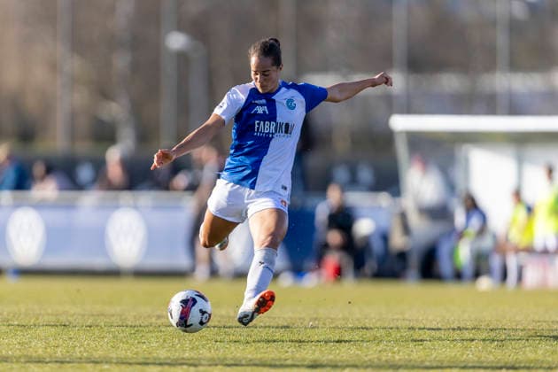 Switzerland AXA Womens Super League 2025 26, GC Frauenfussball vs FC Aarau Frauen GC Campus, Niederhasli Kayla Jay McKenna of GC Frauenfussball shoots the ball Copyright: xPascalxKesselmarkx