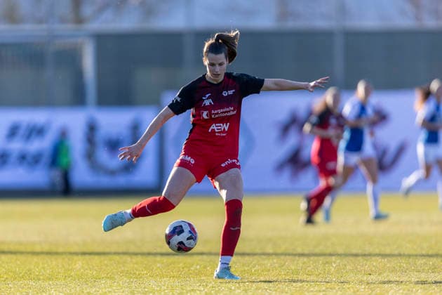 Switzerland AXA Womens Super League 2025 26, GC Frauenfussball vs FC Aarau Frauen GC Campus, Niederhasli Celia Hofer of FC Aarau Frauen controls the ball Copyright: xPascalxKesselmarkx