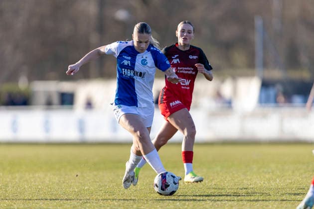 Switzerland AXA Womens Super League 2025 26, GC Frauenfussball vs FC Aarau Frauen GC Campus, Niederhasli Ella Ljustina of GC Frauenfussball controls the ball Copyright: xPascalxKesselmarkx