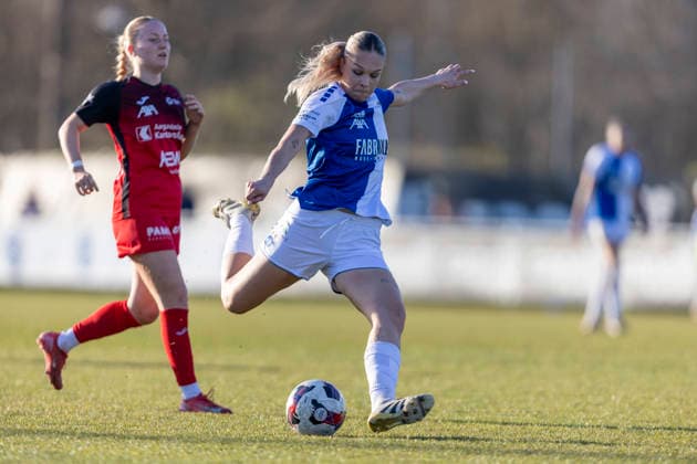 Switzerland AXA Womens Super League 2025 26, GC Frauenfussball vs FC Aarau Frauen GC Campus, Niederhasli Ella Ljustina of GC Frauenfussball shoots the ball Copyright: xPascalxKesselmarkx