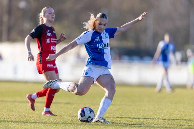 Switzerland AXA Womens Super League 2025 26, GC Frauenfussball vs FC Aarau Frauen GC Campus, Niederhasli Ella Ljustina of GC Frauenfussball shoots the ball Copyright: xPascalxKesselmarkx