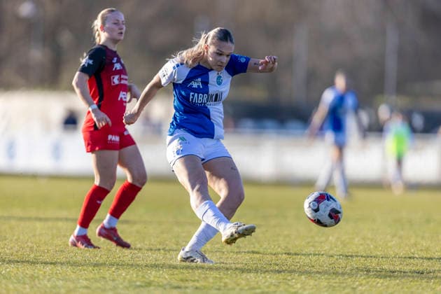 Switzerland AXA Womens Super League 2025 26, GC Frauenfussball vs FC Aarau Frauen GC Campus, Niederhasli Ella Ljustina of GC Frauenfussball shoots the ball Copyright: xPascalxKesselmarkx