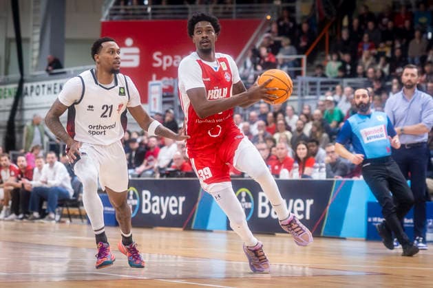Barmer 2 Basketball Bundesliga ProA Bayer Giants Leverkusen vs RheinStars Koeln, 04 04 26 Leverkusen, 04 04 26 John Williams Jr Bayer Giants Leverkusen, 21 and Kenny Andre Baptiste RheinStars Koeln, 39 during the Barmer 2 Basketball Bundesliga ProA Bayer Giants Leverkusen vs RheinStars Koeln game at the Ostermann Arena in Leverkusen Copyright: xBEAUTIFULxSPORTS LeahxKohringx