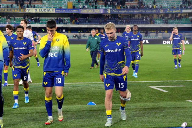Verona™s delusion in the end during the Serie A soccer match between Hellas Verona and Fiorentina at the Bentegodi Stadium in Verona, north west Italy - Saturday , April 4 , 2026. - Soccer .  Copyright: xPaolaxGarbuio Lapressex