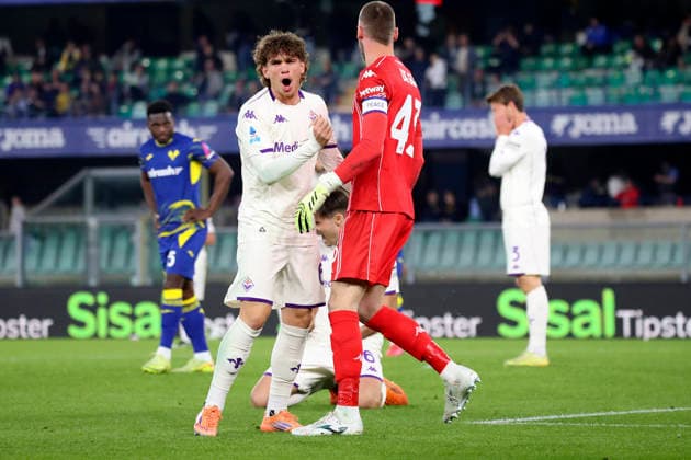 Fiorentina™s celebration in the end in the end during the Serie A soccer match between Hellas Verona and Fiorentina at the Bentegodi Stadium in Verona, north west Italy - Saturday , April 4 , 2026. - Soccer .  Copyright: xPaolaxGarbuio Lapressex