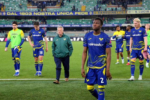 Verona™s delusion in the end during the Serie A soccer match between Hellas Verona and Fiorentina at the Bentegodi Stadium in Verona, north west Italy - Saturday , April 4 , 2026. - Soccer .  Copyright: xPaolaxGarbuio Lapressex