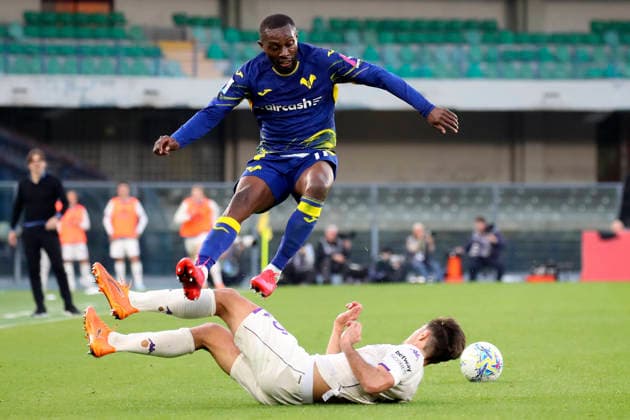 Verona™s Jean Daniel Akpa Akpro during the Serie A soccer match between Hellas Verona and Fiorentina at the Bentegodi Stadium in Verona, north west Italy - Saturday , April 4 , 2026. - Soccer .  Copyright: xPaolaxGarbuio Lapressex