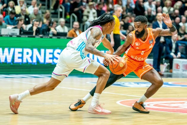 Chemnitz, Germany 04 April 2026 1 BBL 2025 2026 Niners Chemnitz against Telekom Baskets Bonn In the picture from left in the duel Jalen Finch Bonn and Corey Davis 99 Copyright: xFotostandx xNachtigallx