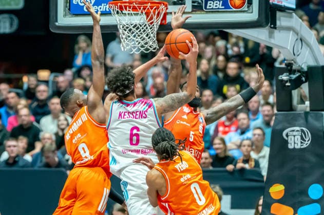 Chemnitz, Germany 04 April 2026 1 BBL 2025 2026 Niners Chemnitz against Telekom Baskets Bonn In the picture from left in the duel John Newman III 99 , Michael Kessens Bonn and Corey Davis 99 Copyright: xFotostandx xNachtigallx