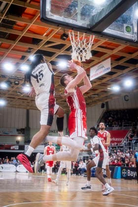 Barmer 2 Basketball Bundesliga ProA Bayer Giants Leverkusen vs RheinStars Cologne, 04 04 26 Leverkusen, 04 04 26 Donte Nicholas Bayer Giants Leverkusen, 15 and Björn Rohwer RheinStars Cologne, 15 during the game of the Barmer 2 Basketball Bundesliga ProA Bayer Giants Leverkusen vs RheinStars Cologne at the Ostermann Arena in Leverkusen Copyright: xBEAUTIFULxSPORTS LeahxKohringx