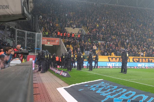 04 04 2026 Soccer Men 2025 2026 2 Bundesliga 28 Matchday SG Dynamo Dresden Hertha BSC Rudolf Harbig Stadion Dresden Police officers stand in front of the guest block Dresden Saxony Germany