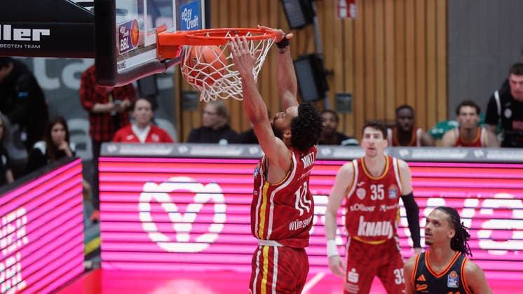 In the picture Davion Mintz Wuerzburg Baskets, 10 with the dunk 04 04 2026, Fitness First Wuerzburg Baskets vs RASTA Vechta, easyCredit BBL, 28 Matchday, Germany, 97072, tectake Arena Wuerzburg, Copyright: HMBxMedia xJulienxBecker