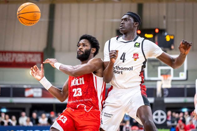 Barmer 2 Basketball Bundesliga ProA Bayer Giants Leverkusen vs RheinStars Koeln, 04 04 26 Leverkusen, 04 04 26 Michael Jordan Miller RheinStars Köln, 23 and Lok Lol Wur Bayer Giants Leverkusen, 4 during the game of the Barmer 2 Basketball Bundesliga ProA Bayer Giants Leverkusen vs RheinStars Koeln at the Ostermann Arena in Leverkusen Copyright: xBEAUTIFULxSPORTS LeahxKohringx