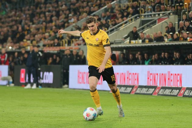 04 04 2026 Soccer Men 2025 2026 2 Bundesliga 28 Matchday SG Dynamo Dresden Hertha BSC Rudolf Harbig Stadion Dresden Alexander Rossipal Dresden, 19, yellow on a cross Dresden Saxony Germany