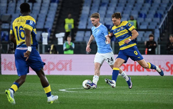 April 4, 2026, Rome, Italy: Lazio™s Kenneth Taylor (L) in action against Parma s Matteo Pellegrino (R) during the Serie A soccer match between SS Lazio and Parma at the Olimpico stadium in Rome, Italy, 4 April 2026. ANSA RICCARDO ANTIMIANI. Soccer: Serie A; Lazio Vs Parma  - ZUMAa110 20260404_zaf_a110_028 Copyright: xRiccardoxAntimianix