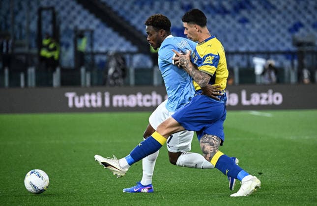 April 4, 2026, Rome, Italy: Lazio s Fisayo Dele-Bashiru (L) in action against Parma s Lautaro Valenti (R) during the Serie A soccer match between SS Lazio and Parma at the Olimpico stadium in Rome, Italy, 4 April 2026. ANSA RICCARDO ANTIMIANI. Soccer: Serie A; Lazio Vs Parma  - ZUMAa110 20260404_zaf_a110_031 Copyright: xRiccardoxAntimianix