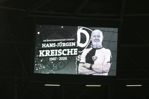04.04.2026 Fußball Herren 2025 2026 2. Bundesliga 28. Spieltag SG Dynamo Dresden - Hertha BSC Rudolf-Harbig-Stadion Dresden Die Anzeigetafel in Gedenken an Hansi Kreische. Dresden Sachsen Deutschland *** 04 04 2026 Soccer Men 2025 2026 2 Bundesliga 28 Matchday SG Dynamo Dresden Hertha BSC Rudolf Harbig Stadion Dresden The scoreboard in memory of Hansi Kreische Dresden Saxony Germany