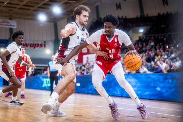 Barmer 2 Basketball Bundesliga ProA Bayer Giants Leverkusen vs RheinStars Cologne, 04 04 26 Leverkusen, 04 04 26 Sebastian Brach Bayer Giants Leverkusen, 10 and Kenny Andre Baptiste RheinStars Cologne, 39 during the game of the Barmer 2 Basketball Bundesliga ProA Bayer Giants Leverkusen vs RheinStars Cologne at the Ostermann Arena in Leverkusen Copyright: xBEAUTIFULxSPORTS LeahxKohringx