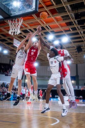 Barmer 2 Basketball Bundesliga ProA Bayer Giants Leverkusen vs RheinStars Koeln, 04 04 26 Leverkusen, 04 04 26 Dennis Heinzmann Bayer Giants Leverkusen, 22 , Adam Paige RheinStars Koeln, 13 and Ricardo Lynch Bayer Giants Leverkusen, 11 during the Barmer 2 Basketball Bundesliga ProA Bayer Giants Leverkusen vs RheinStars Koeln game at the Ostermann Arena in Leverkusen Copyright: xBEAUTIFULxSPORTS LeahxKohringx
