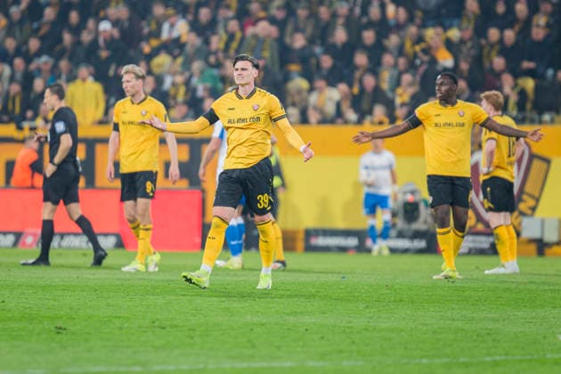 04 04 2026, xomx, Soccer 2 Bundesliga, Dynamo Dresden Hertha BSC Berlin v l Thomas Keller Dynamo Dresden , Kofi Amoako Dynamo Dresden DFL DFB REGULATIONS PROHIBIT ANY USE OF PHOTOGRAPHS as IMAGE SEQUENCES and or QUASI VIDEO Dresden