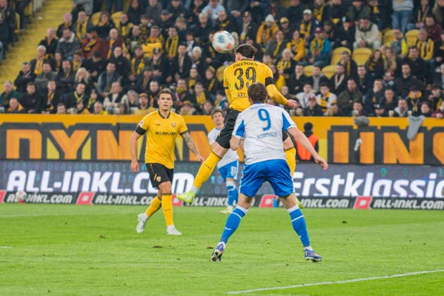 04 04 2026, xomx, Soccer 2 Bundesliga, Dynamo Dresden Hertha BSC Berlin v l Thomas Keller Dynamo Dresden with his head on the ball in a duel with Dawid Kownacki Hertha BSC DFL DFB REGULATIONS PROHIBIT ANY USE OF PHOTOGRAPHS as IMAGE SEQUENCES and or QUASI VIDEO Dresden