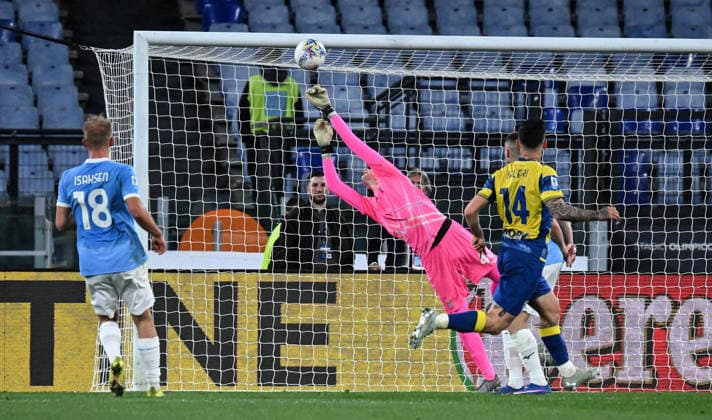 April 4, 2026, Rome, Italy: Lazio™s goalkeeper Edoardo Motta in action during the Serie A soccer match between SS Lazio and Parma at the Olimpico stadium in Rome, Italy, 4 April 2026. ANSA RICCARDO ANTIMIANI. Soccer: Serie A; Lazio Vs Parma  - ZUMAa110 20260404_zaf_a110_035 Copyright: xRiccardoxAntimianix