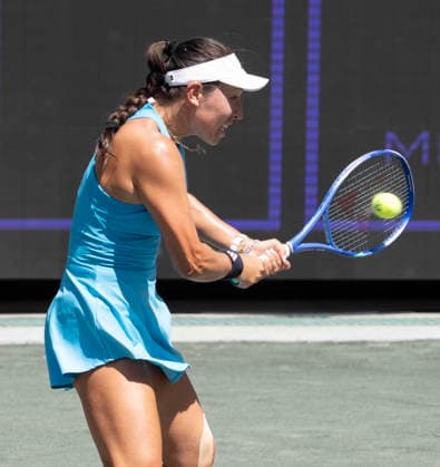 April 4, 2026: Iva Jovic (USA) loses to Jessica Pegula (USA) 6-4, 5-7, 6-3, at the Credit One Charleston Open being played at Credit One Staduim in Charleston, South Carolina, {USA} Ã‚ Tennisclix Charleston USA - ZUMAc04_ 20260404_zma_c04_049 Copyright: xLesliexBillmanx